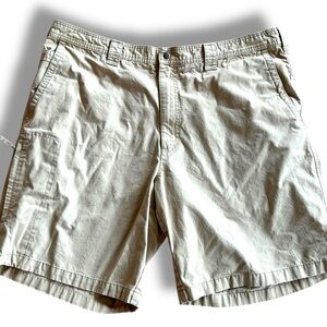 Columbia Men's Size 42 Inseam 10" Cargo Shorts Zip Pocket Beige 100% Cotton